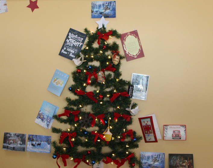 christmas-wall-2017-eml.jpg